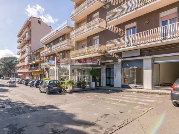 locale commerciale in vendita ad Aci Catena