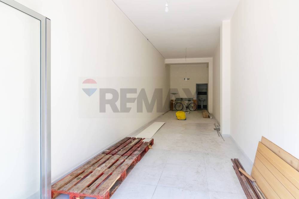 locale commerciale in vendita ad Aci Catena