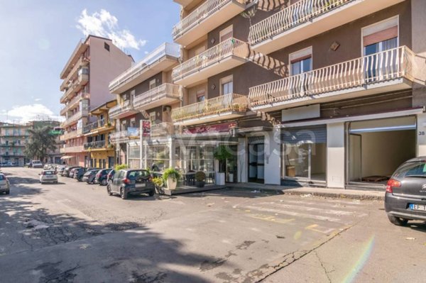 negozio in vendita ad Aci Catena