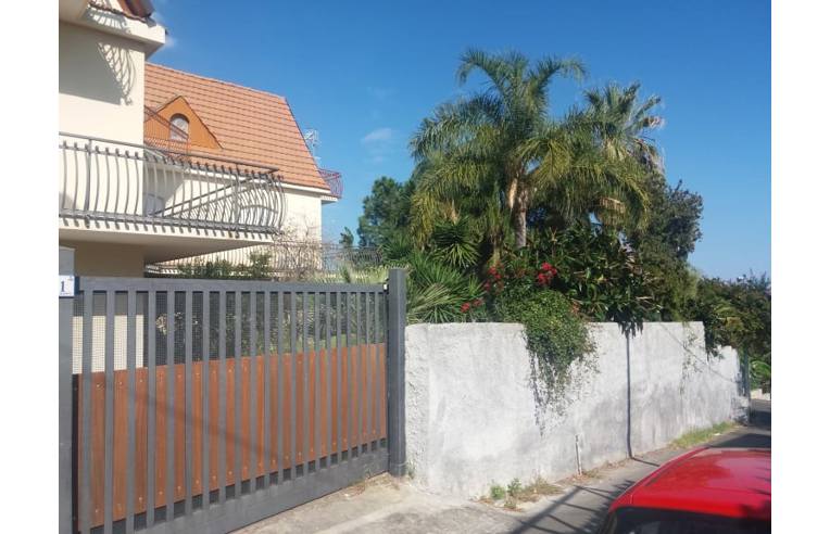 casa indipendente in vendita ad Aci Catena in zona Aci San Filippo