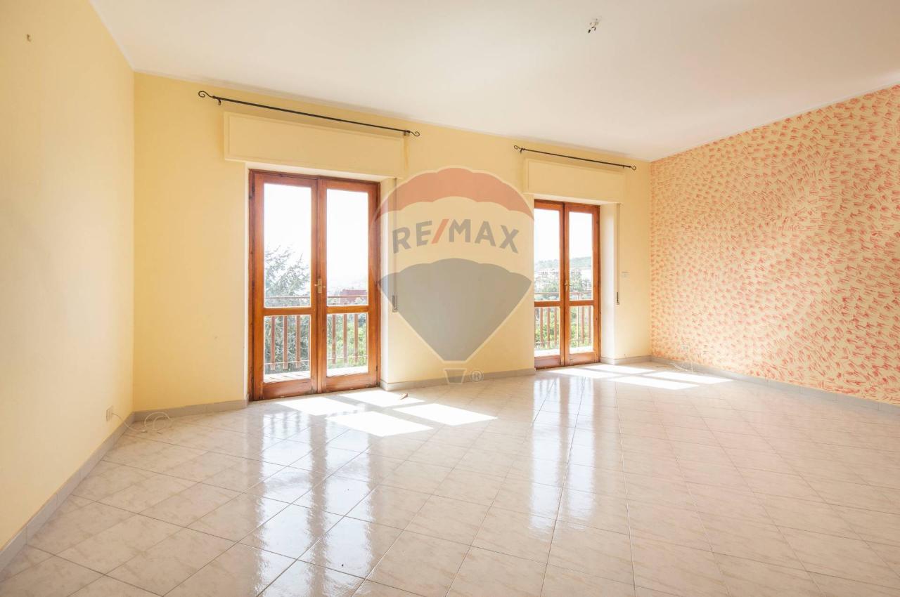 appartamento in vendita ad Aci Catena