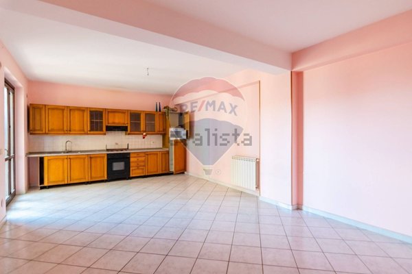 appartamento in vendita ad Aci Catena