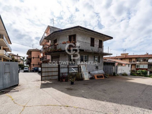 negozio in vendita ad Aci Catena