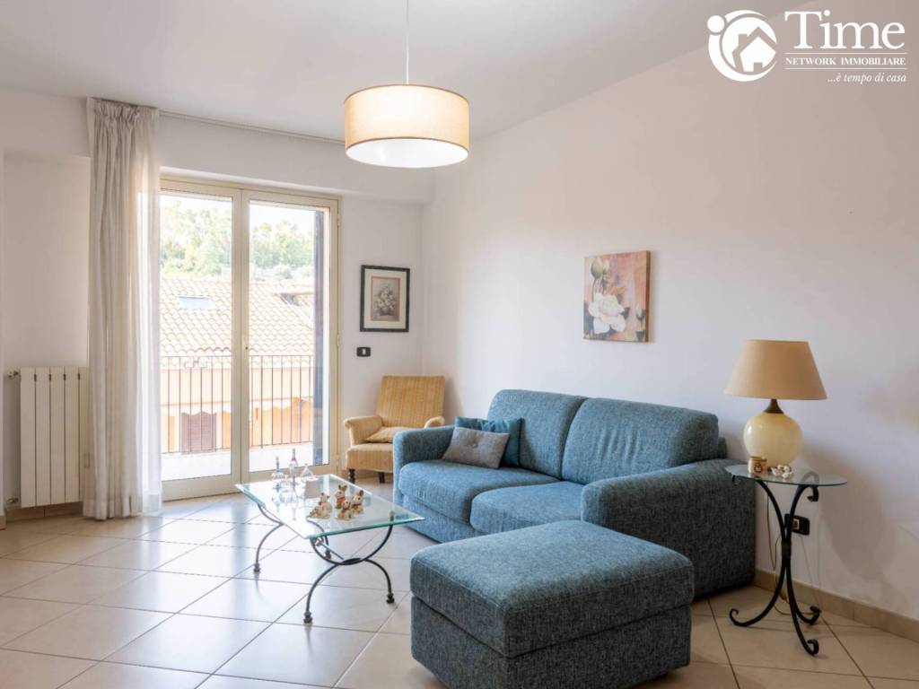 appartamento in vendita ad Aci Catena