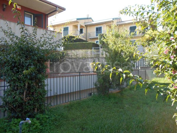 casa indipendente in vendita ad Aci Catena
