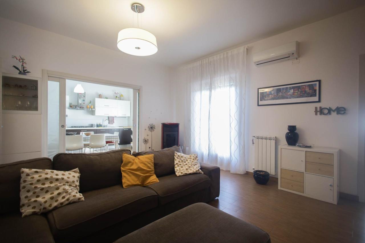 appartamento in vendita ad Aci Catena