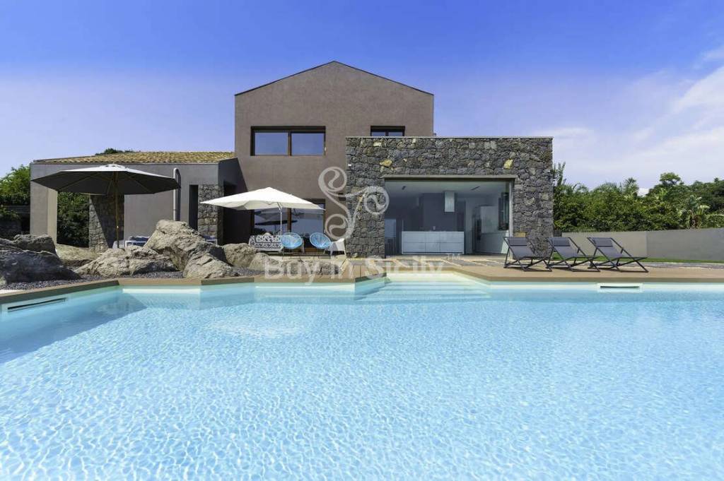 casa indipendente in vendita ad Aci Catena