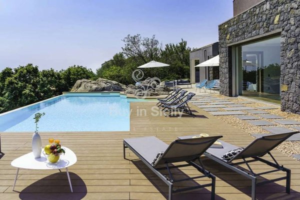 casa indipendente in vendita ad Aci Catena