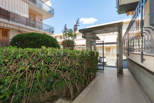 appartamento in vendita ad Aci Catena in zona Aci San Filippo