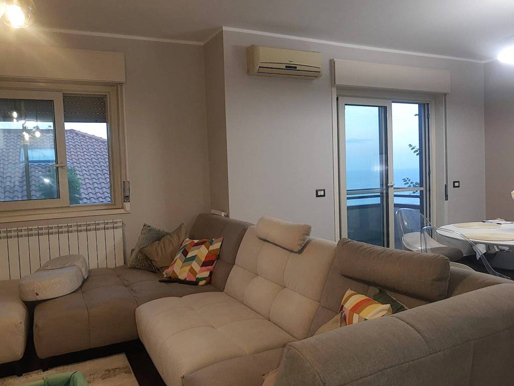 appartamento in vendita ad Aci Catena
