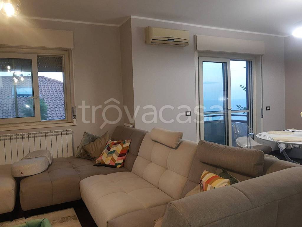 appartamento in vendita ad Aci Catena