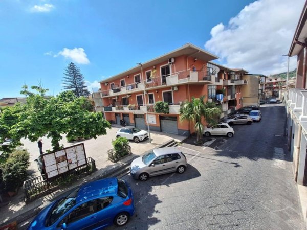 casa indipendente in vendita ad Aci Catena