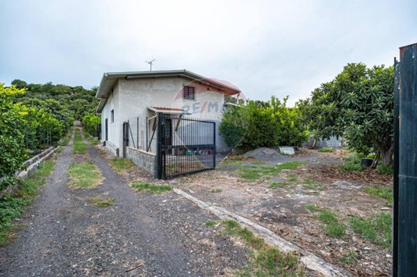 terreno agricolo in vendita ad Aci Catena