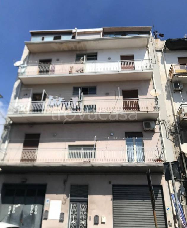 appartamento in vendita ad Aci Catena