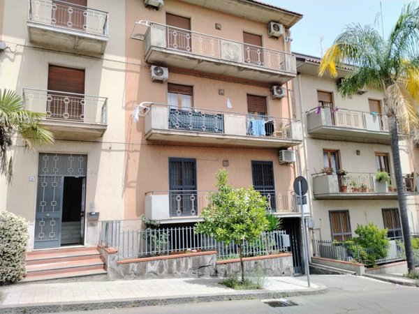 appartamento in vendita ad Aci Catena