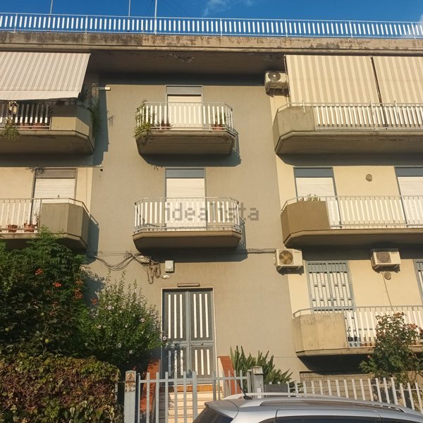 appartamento in vendita ad Aci Catena