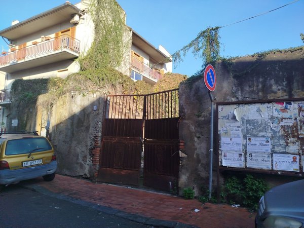 casa indipendente in vendita ad Aci Catena