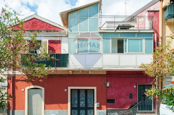 casa indipendente in vendita ad Aci Catena