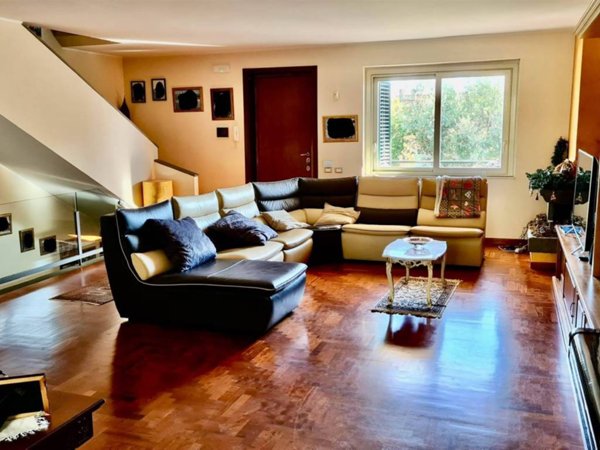 casa indipendente in vendita ad Aci Catena