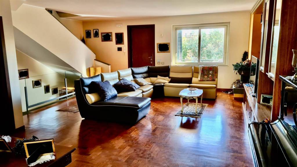 casa indipendente in vendita ad Aci Catena