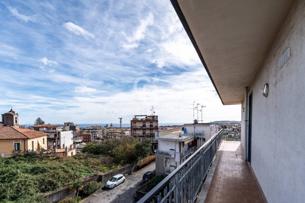 appartamento in vendita ad Aci Catena