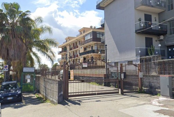 appartamento in vendita ad Aci Catena