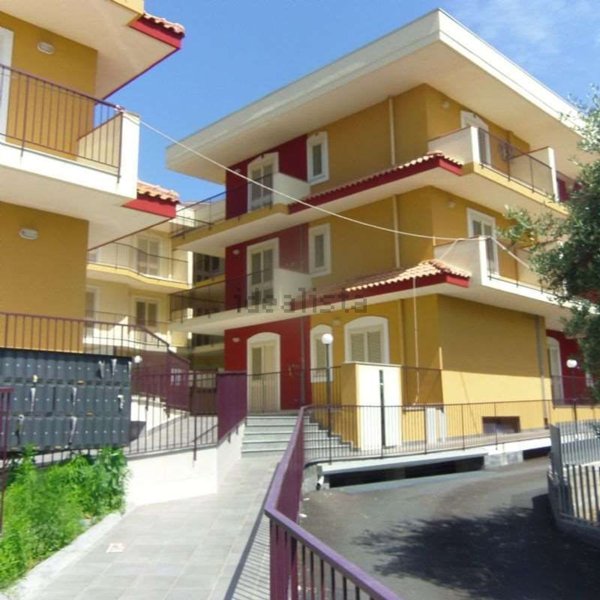 appartamento in vendita ad Aci Catena