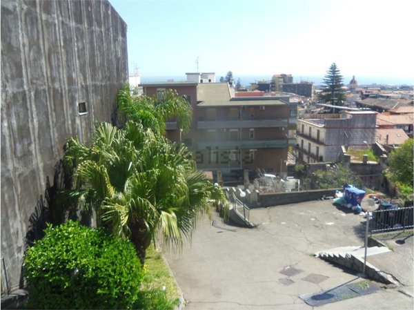 appartamento in vendita ad Aci Catena