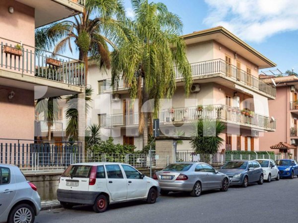 appartamento in vendita ad Aci Catena