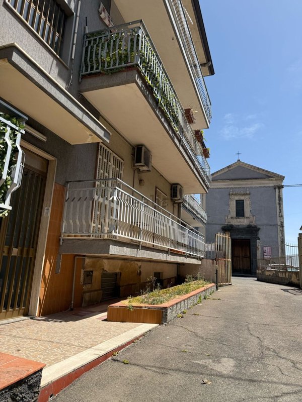 appartamento in vendita ad Aci Catena