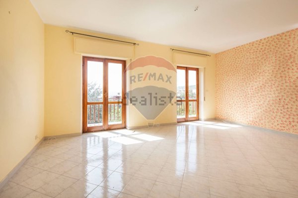 appartamento in vendita ad Aci Catena