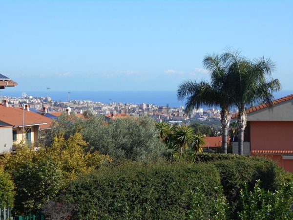 casa indipendente in vendita ad Aci Catena