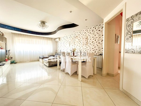 appartamento in vendita ad Aci Catena in zona Vampolieri