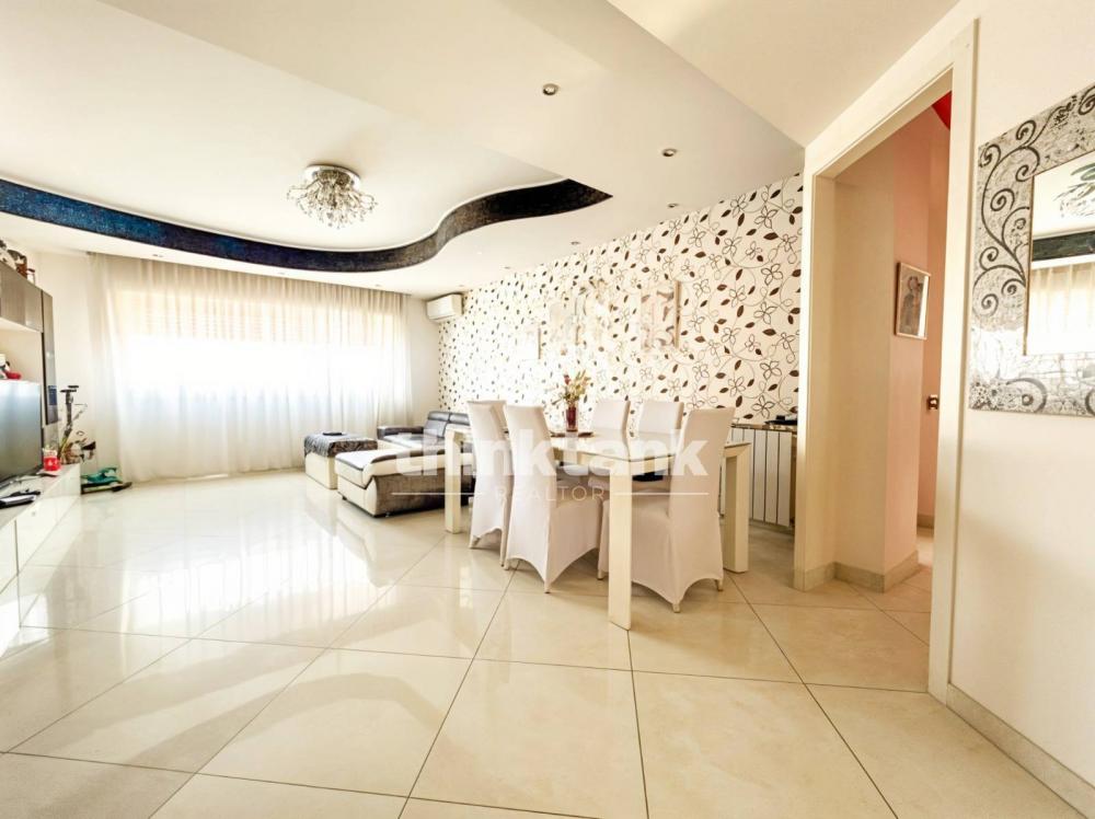 appartamento in vendita ad Aci Catena in zona Vampolieri