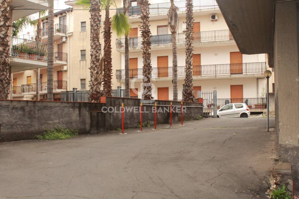 appartamento in vendita ad Aci Catena