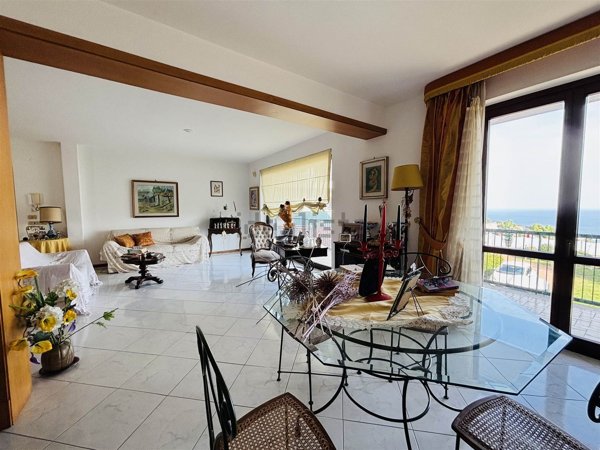 casa indipendente in vendita ad Aci Catena