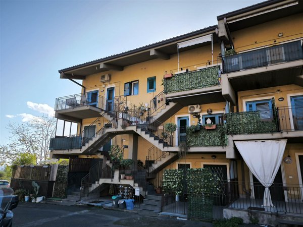 appartamento in vendita ad Aci Catena