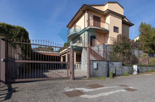 casa indipendente in vendita ad Aci Catena
