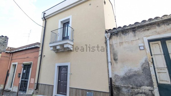 casa indipendente in vendita ad Aci Catena
