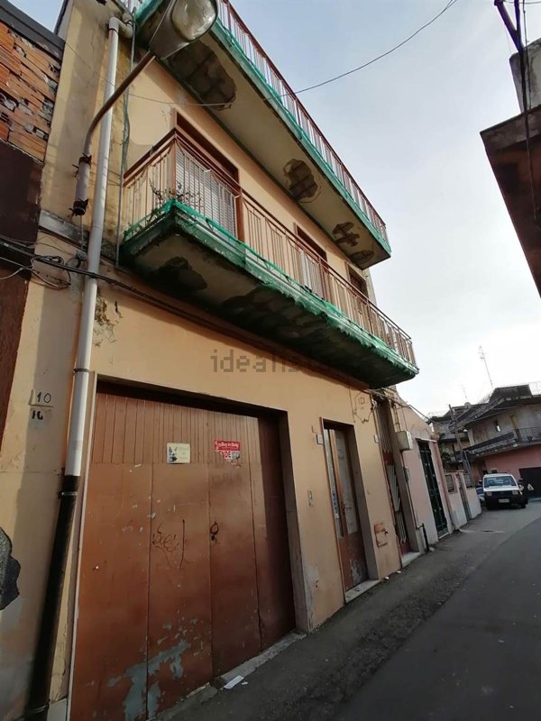 casa indipendente in vendita ad Aci Catena
