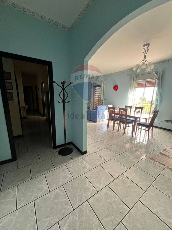 appartamento in vendita ad Aci Catena in zona Aci San Filippo