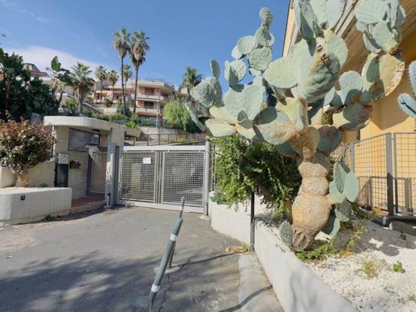 appartamento in vendita ad Aci Catena