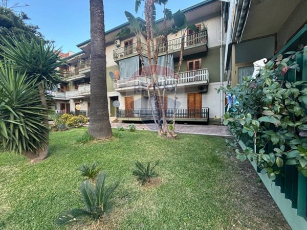 appartamento in vendita ad Aci Catena