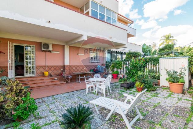 casa indipendente in vendita ad Aci Catena in zona Vampolieri