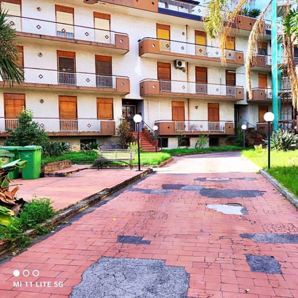 appartamento in vendita ad Aci Catena