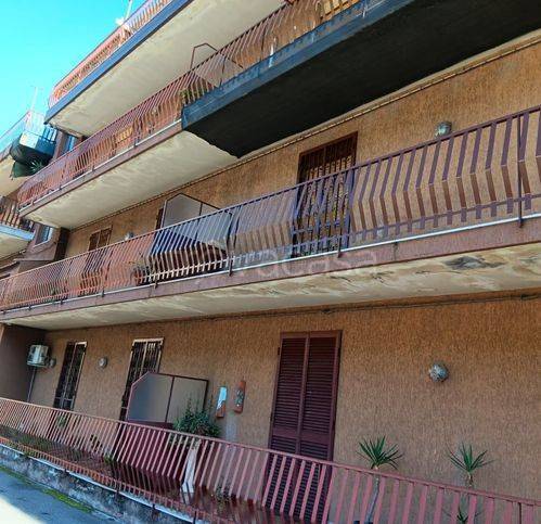 appartamento in vendita ad Aci Catena