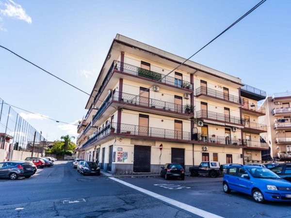 appartamento in vendita ad Aci Catena