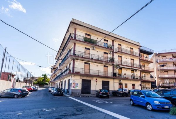 appartamento in vendita ad Aci Catena