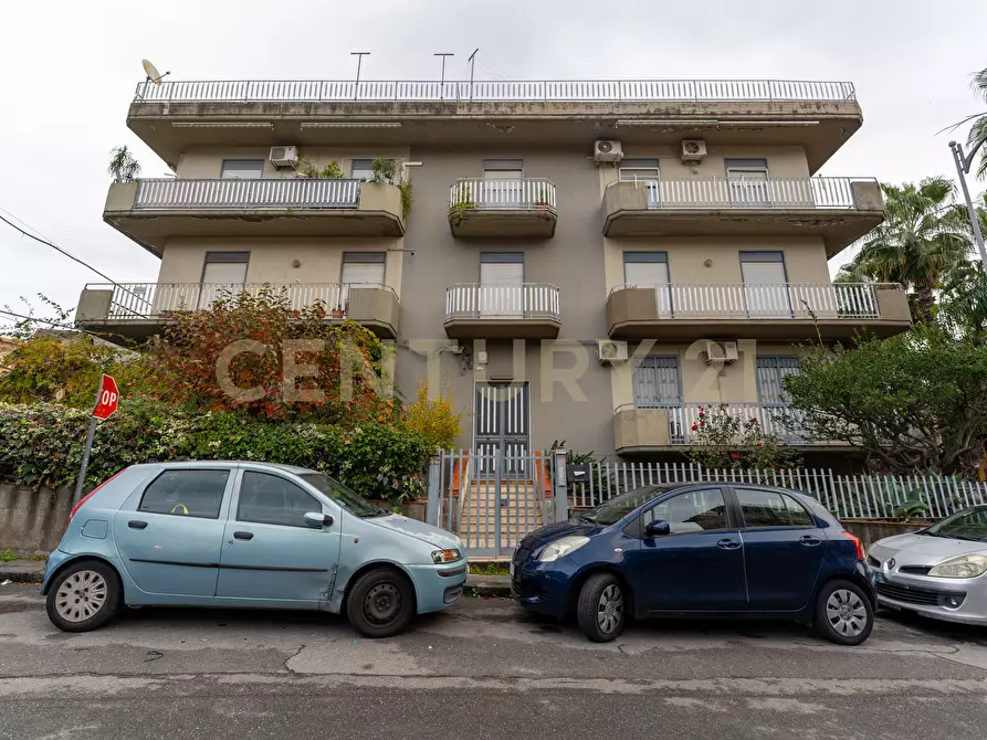 appartamento in vendita ad Aci Catena