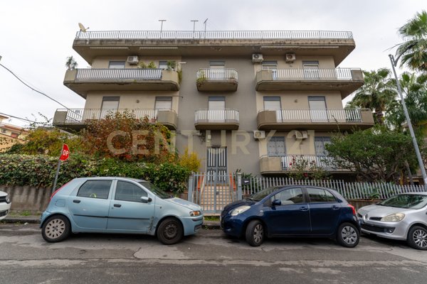 appartamento in vendita ad Aci Catena